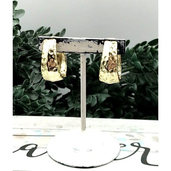 Vintage Clip on Earrings Hammered finish Gold-Tone Hoop - Picture 6 of 6